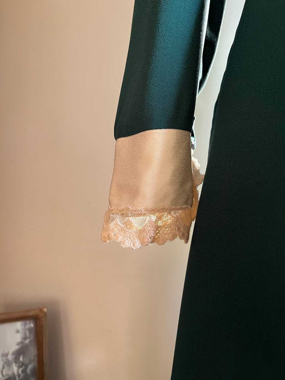 1970’s Vintage Pine Needle Green Crepe and Satin … - image 8