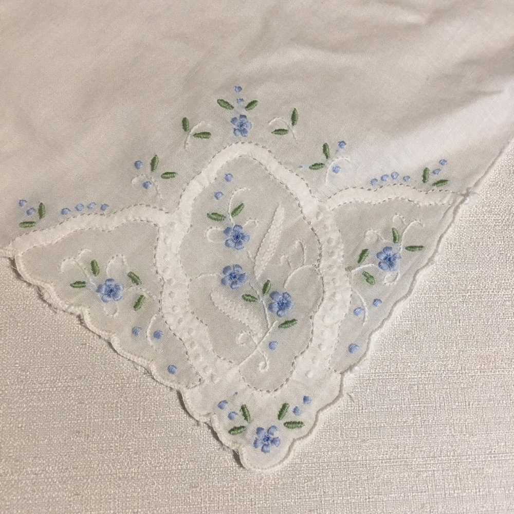Vintage handkerchief white with emb blue flowers - image 2