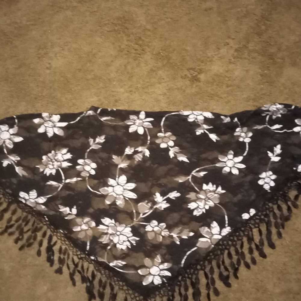 Women's black flowered scarf - image 4