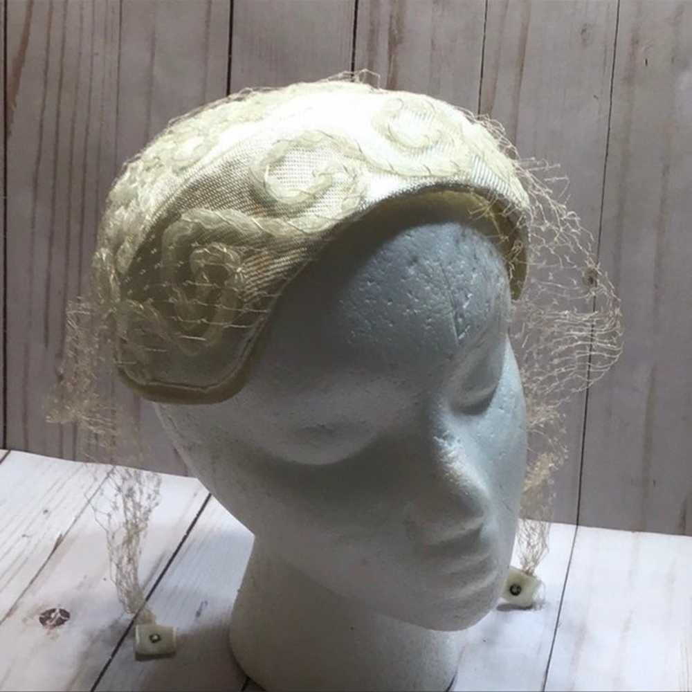 Vintage Wedding Veil Headpiece - image 11