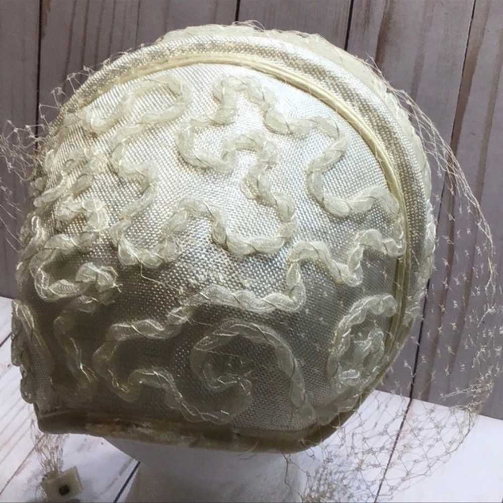 Vintage Wedding Veil Headpiece - image 3