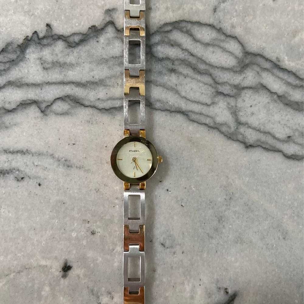 Fossil Vintage Watch and Original Metal Box - image 10