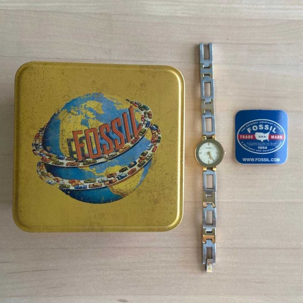 Fossil Vintage Watch and Original Metal Box - image 12