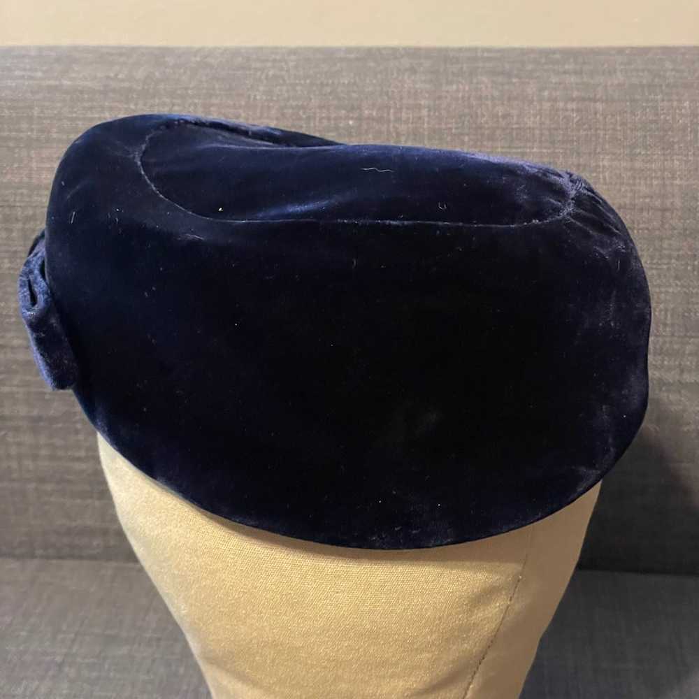 Vintage 1960s Blue Velvet Pillbox Hat With Bow Ma… - image 4