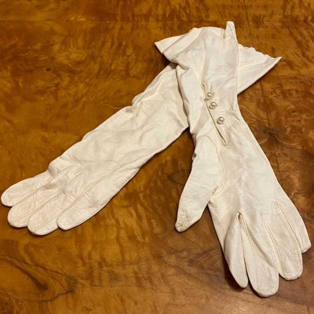 Vintage White Leather Gloves - image 1