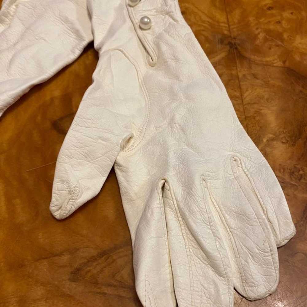 Vintage White Leather Gloves - image 3