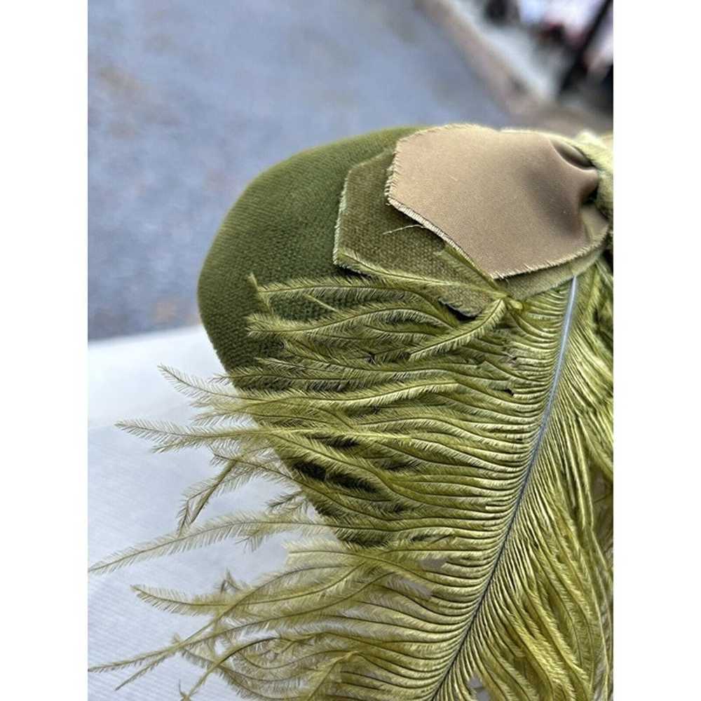 Vtg Fascinator Hat Green Velvet Feathers On Hair … - image 2