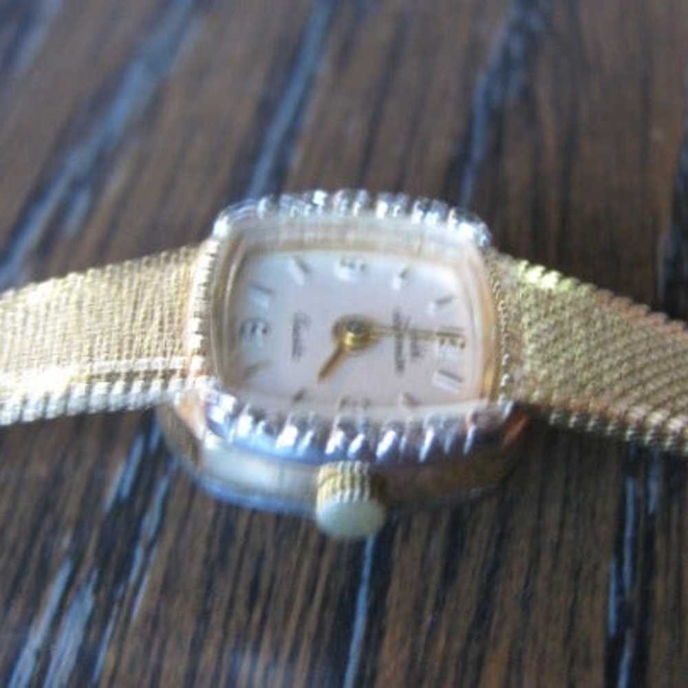 Elegant Diamond Women's Watch Keeps Time - image 2