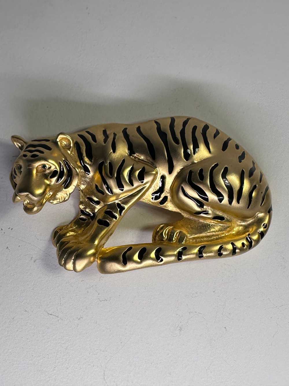 1980s Massive Gold Tiger Brooch - image 2