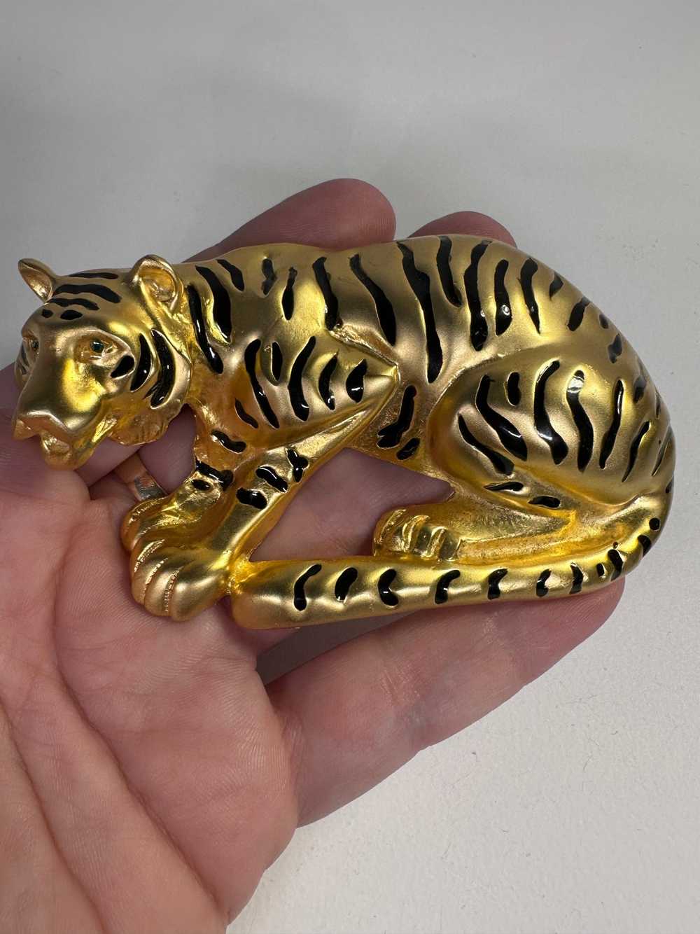 1980s Massive Gold Tiger Brooch - image 3