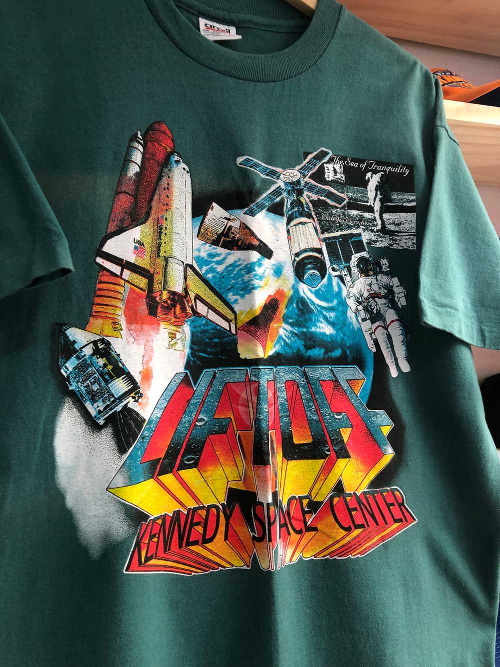 Vintage Kennedy Space Center Lift Off Tee Size La… - image 2