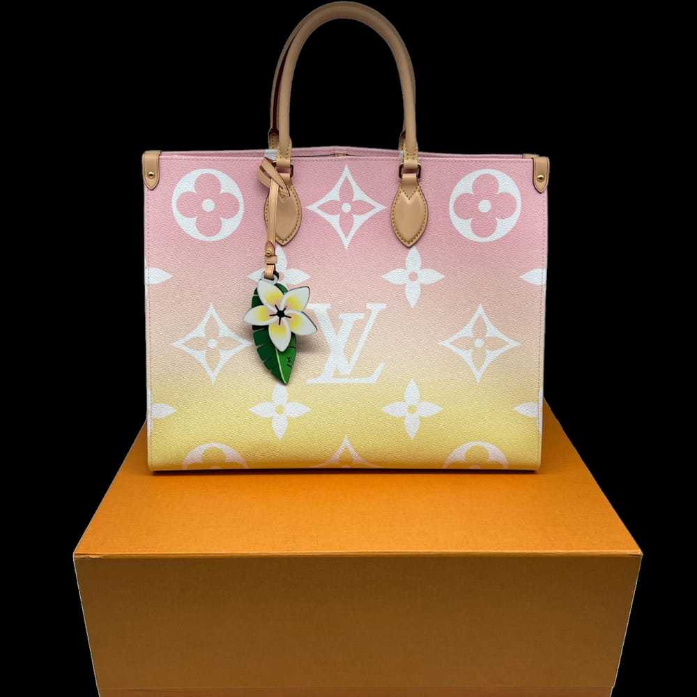 Louis Vuitton Onthego cloth handbag - image 9