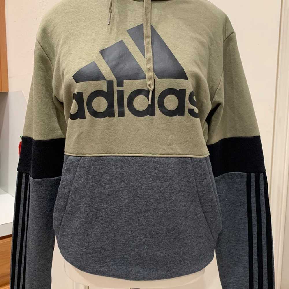 Adidas mens Essentials Colorblock Hoodie size Sma… - image 1