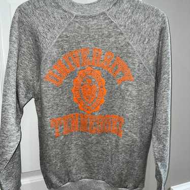 https://img.gem.app/900193462/1t/1702231706/vintage-university-of-tennessee-crewneck.jpg