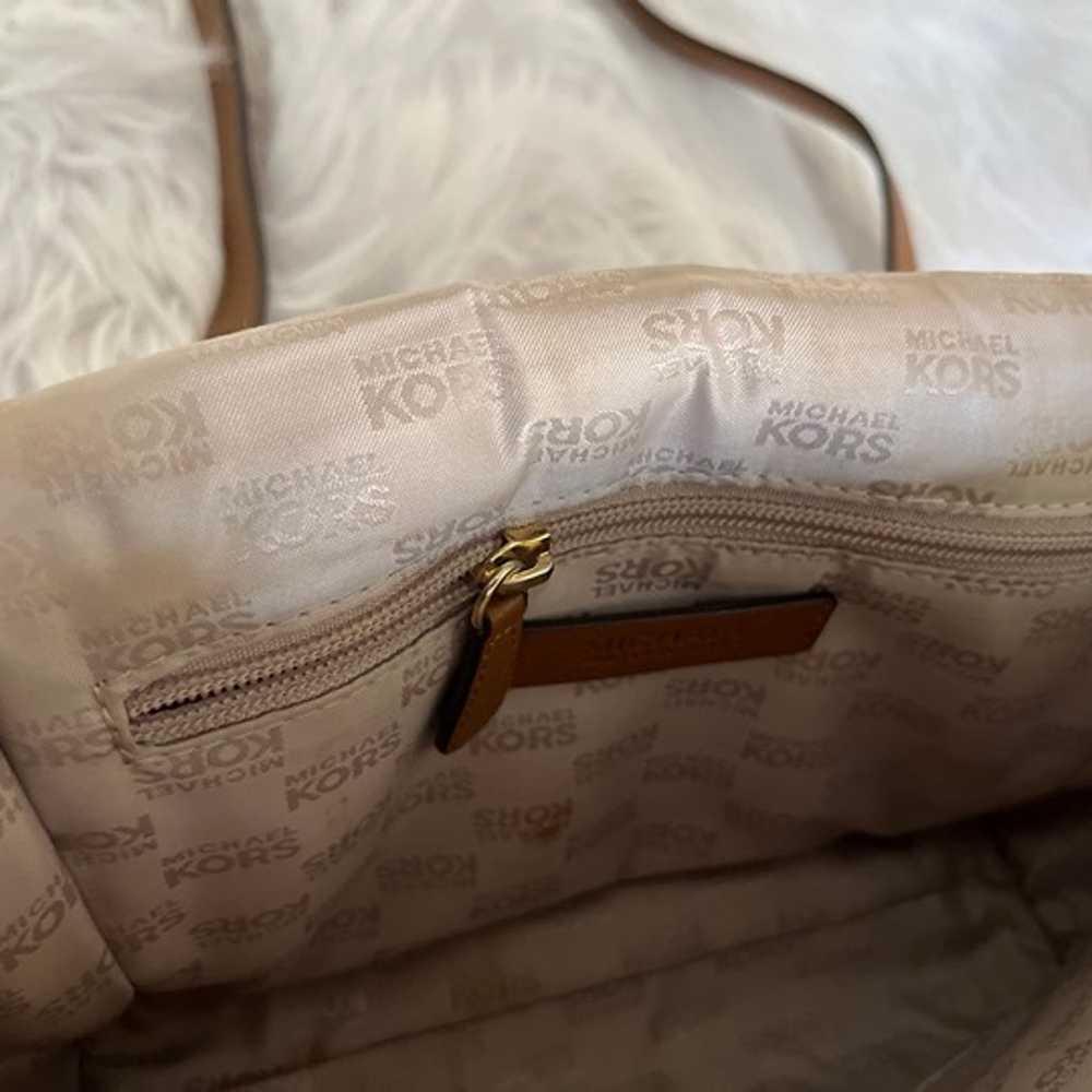 Michael Kors Margo pebbled leather Crossbody bag. - image 7