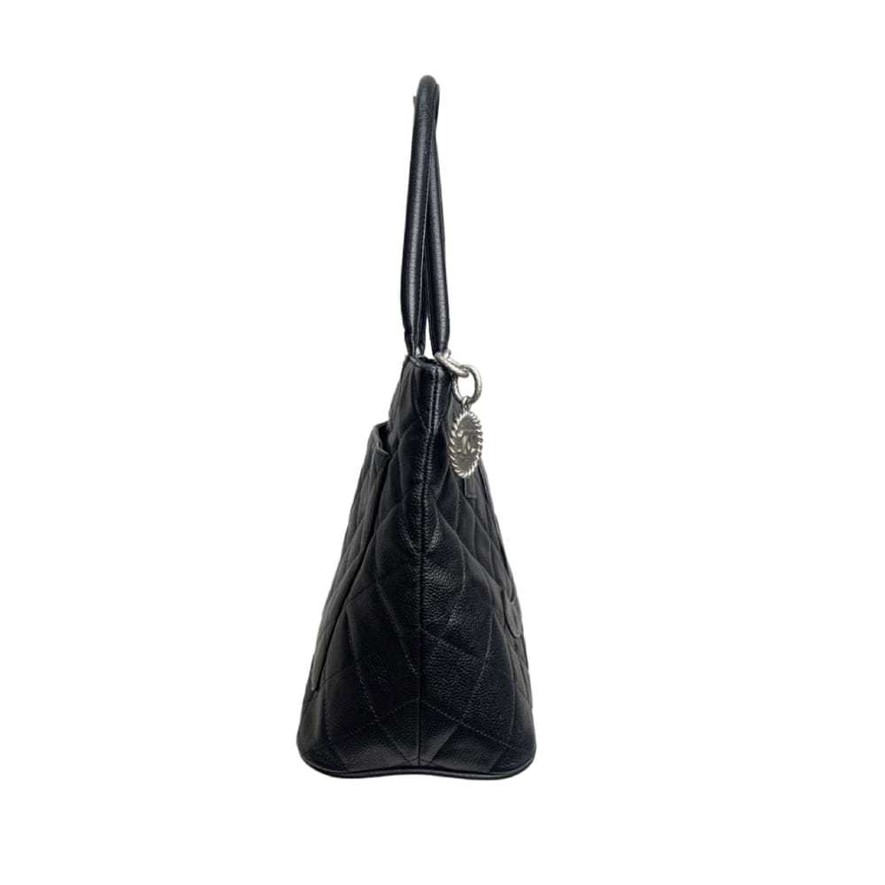 Chanel Médaillon leather handbag - image 4