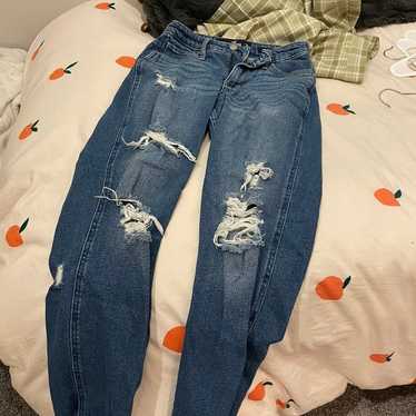 hollister high rise girlfriend jeans!