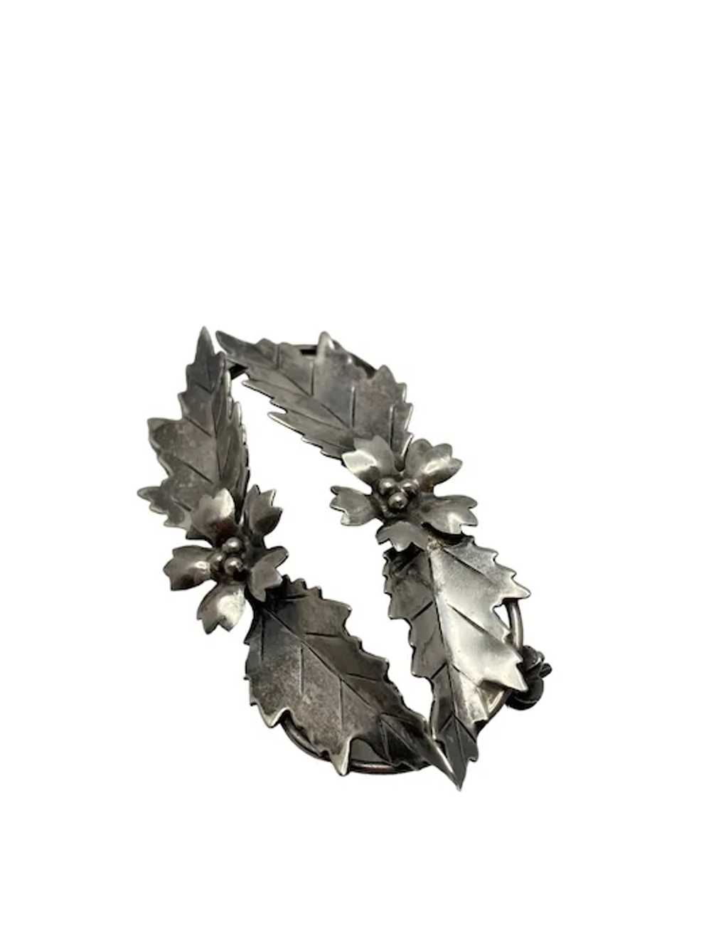 Sterling Silver Floral and Foliate Oval Brooch - image 2