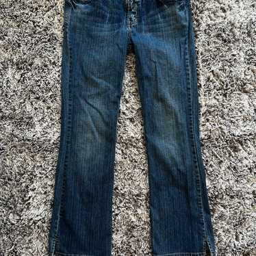 https://img.gem.app/902114724/1t/1702394678/vintage-y2k-lucky-brand-jeans-low-rise-split-hem.jpg