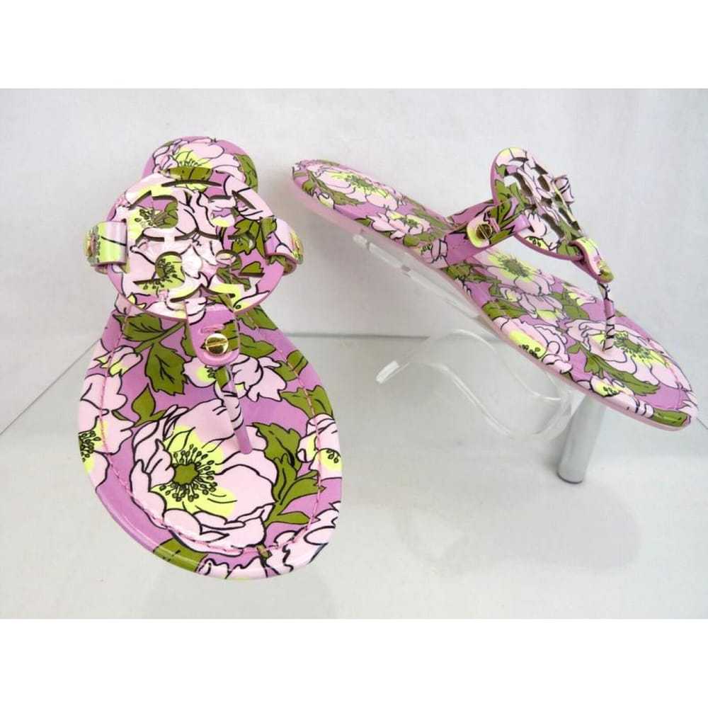 Tory Burch Patent leather flip flops - image 7