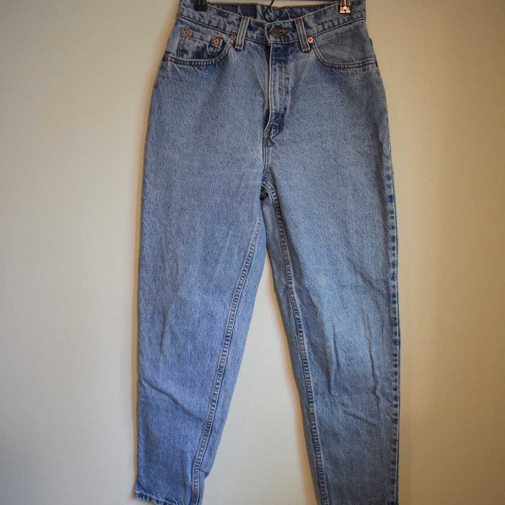 Vintage 521 Levi’s mom jeans light wash denim - image 4