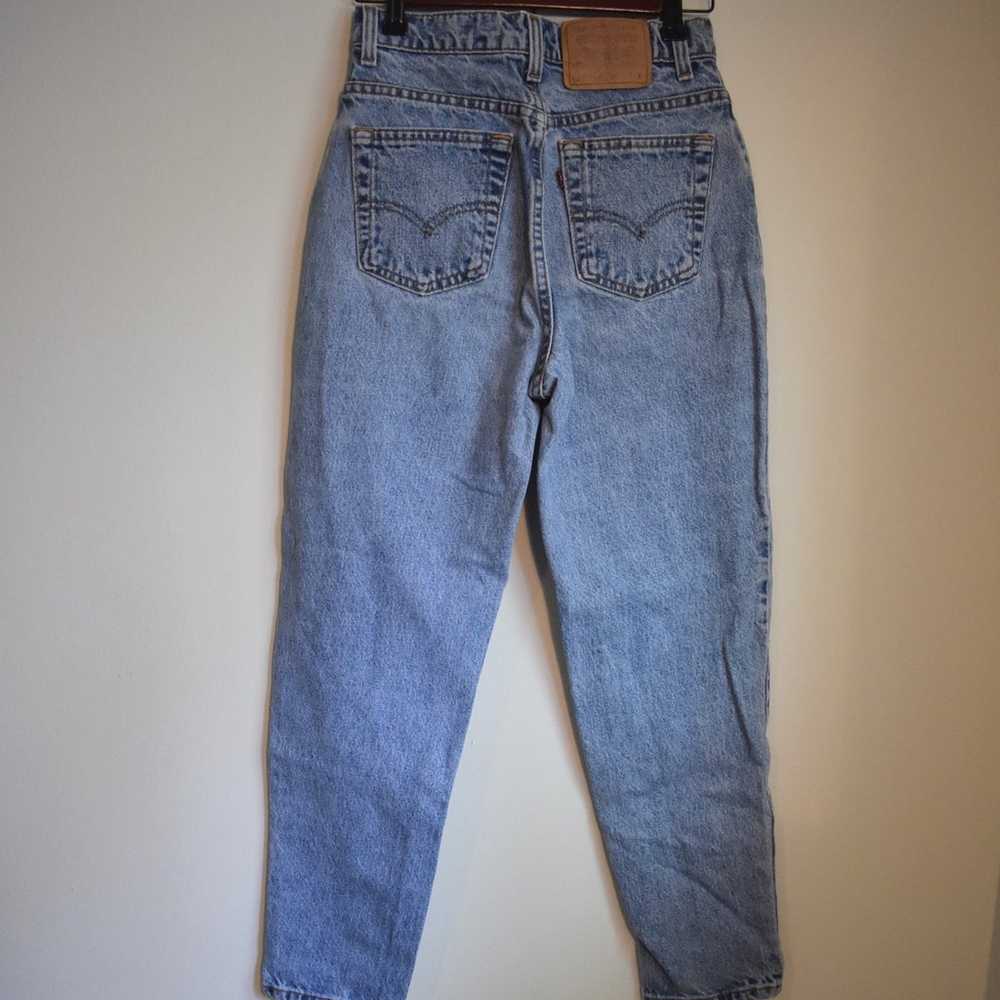 Vintage 521 Levi’s mom jeans light wash denim - image 5