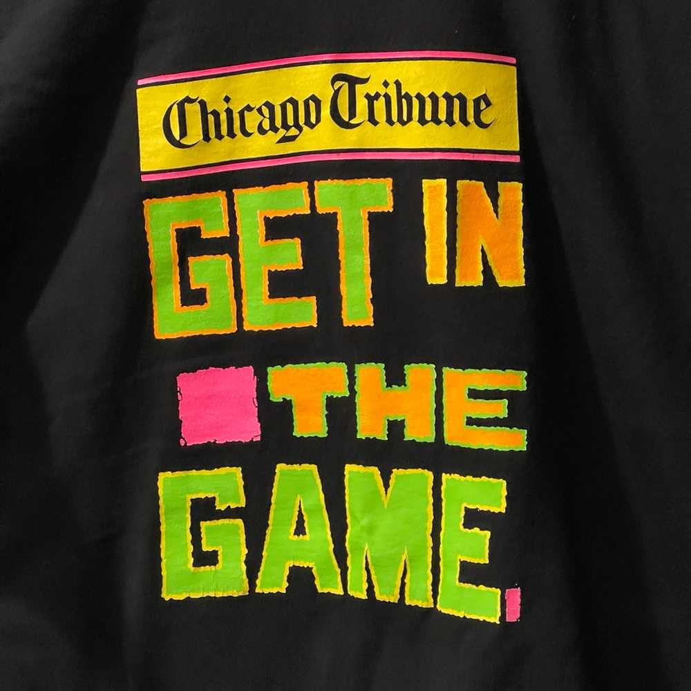 Vintage Chicago Tribune “Get In The Game” SS Shir… - image 2