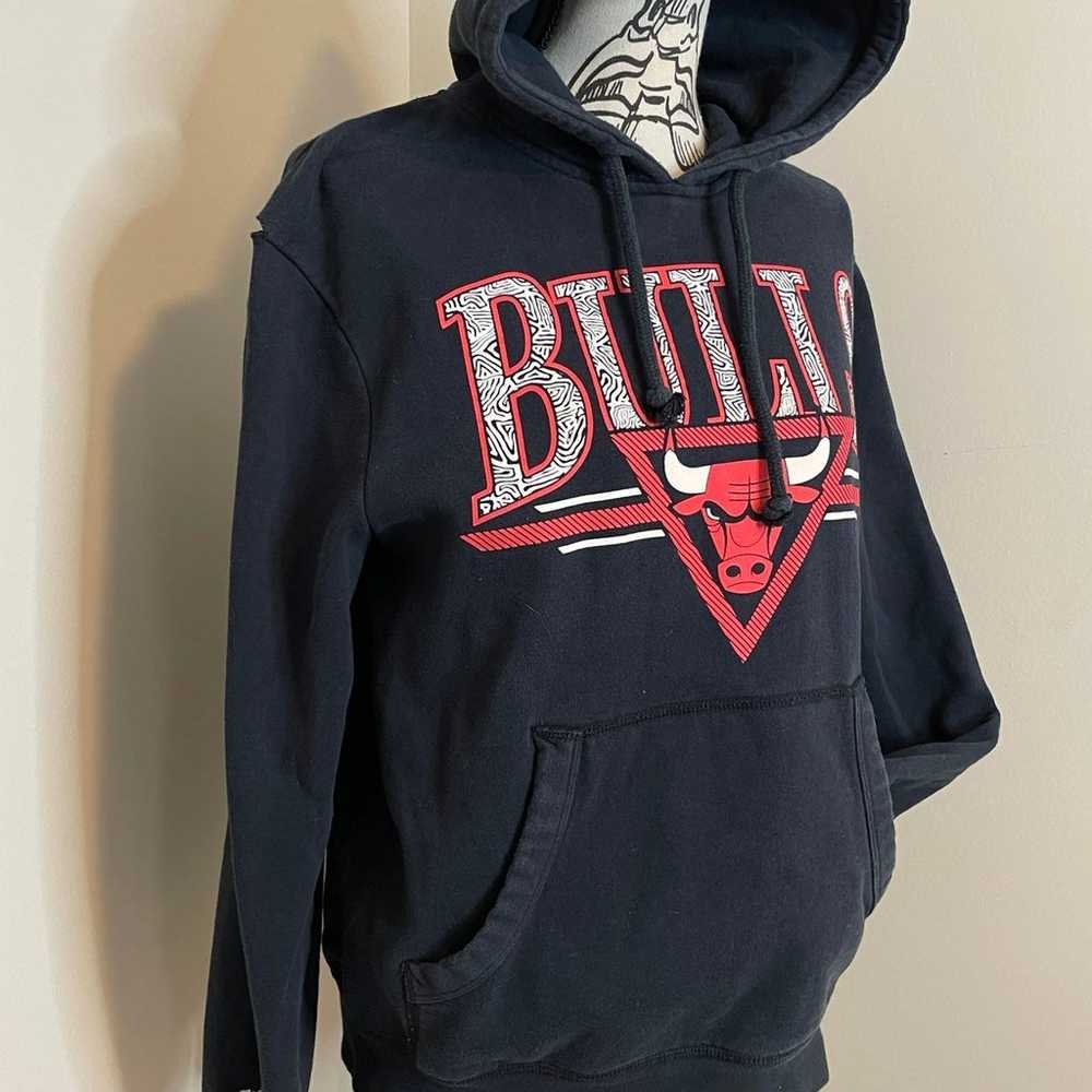 Bulls hoodie - image 2