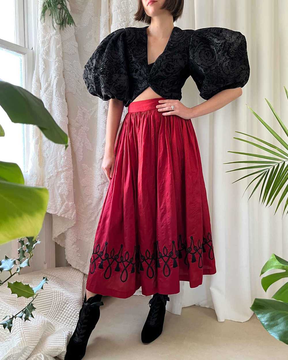 90s Embroidered Silk Skirt - image 2