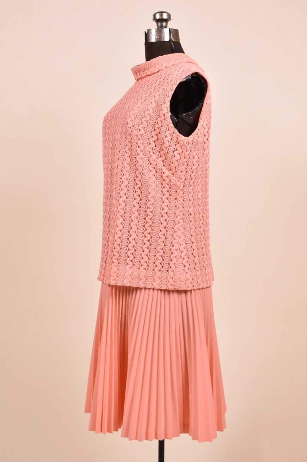 70s Neon Peach Squiggle Lace Dress with Pleated S… - image 2