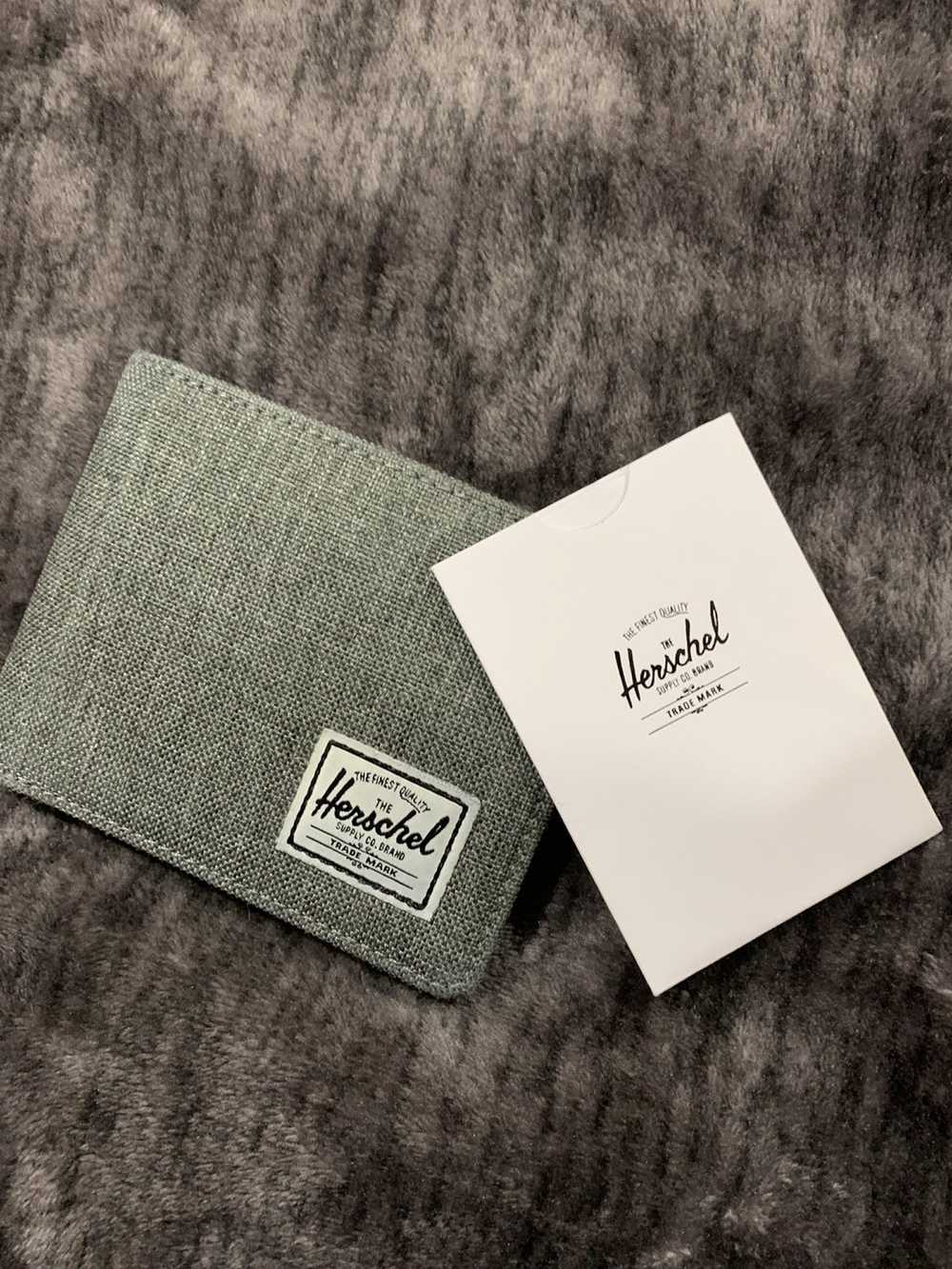 Herschel Supply Co. Grey hank wallet - image 3