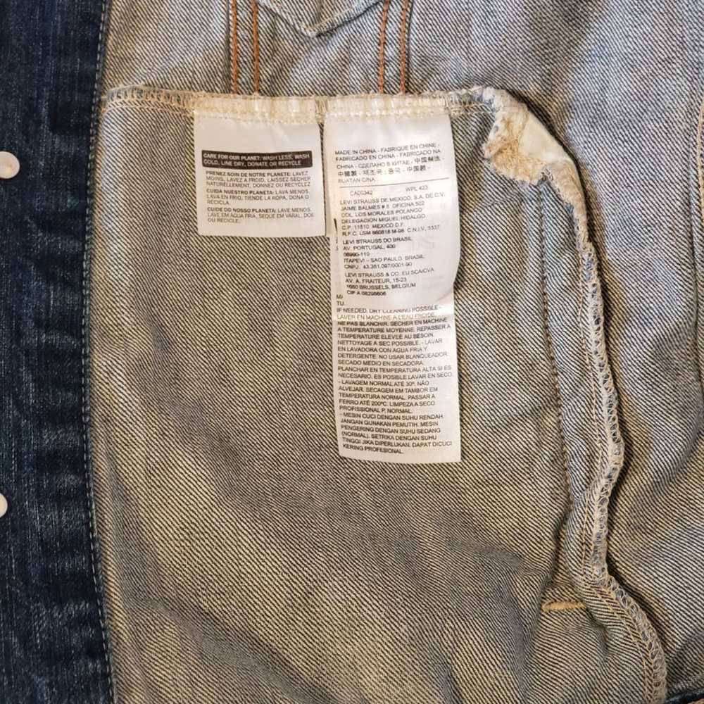 LEVIS JEAN JACKET SIZE SMALL - image 7