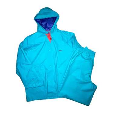 https://img.gem.app/903872181/1t/1702542518/vintage-stearns-dry-wear-rain-gear-hooded-jacket.jpg