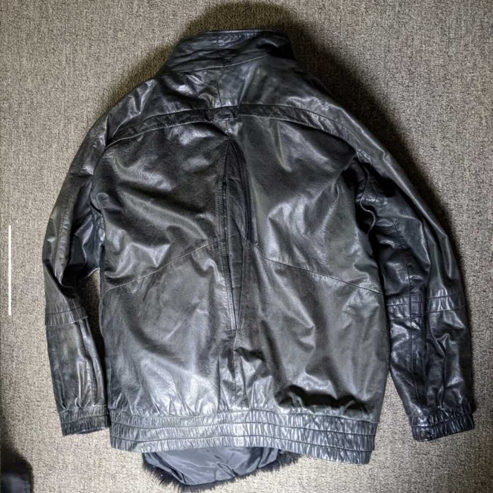 Vintage Leather Jacket with fur lining - image 3