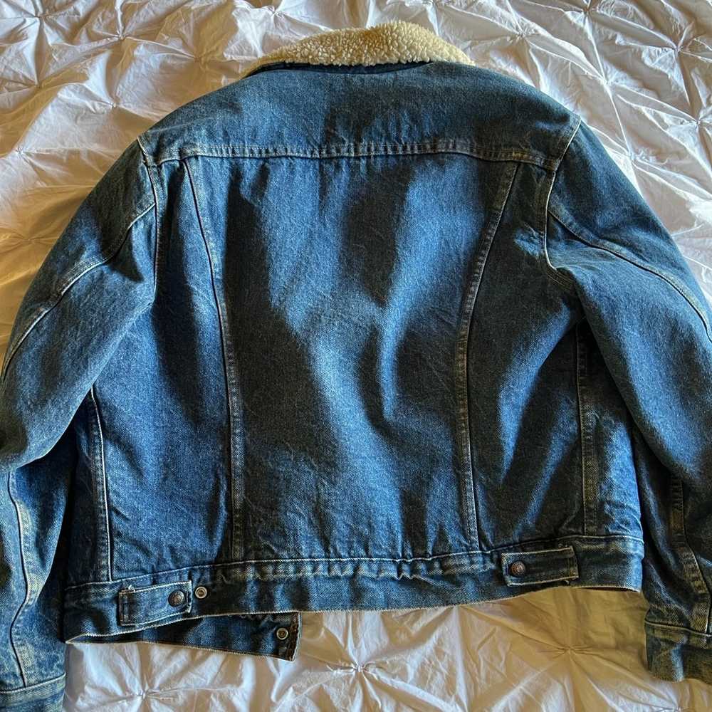 Sherpa lined Levi’s Vintage Denim jacket - image 2