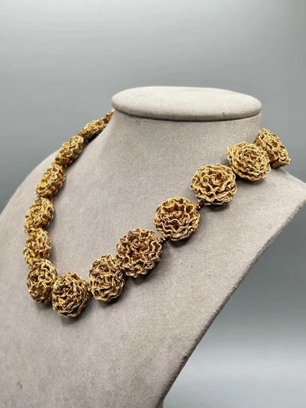 Vintage Wirework Golden Roses Flowers Necklace Go… - image 3