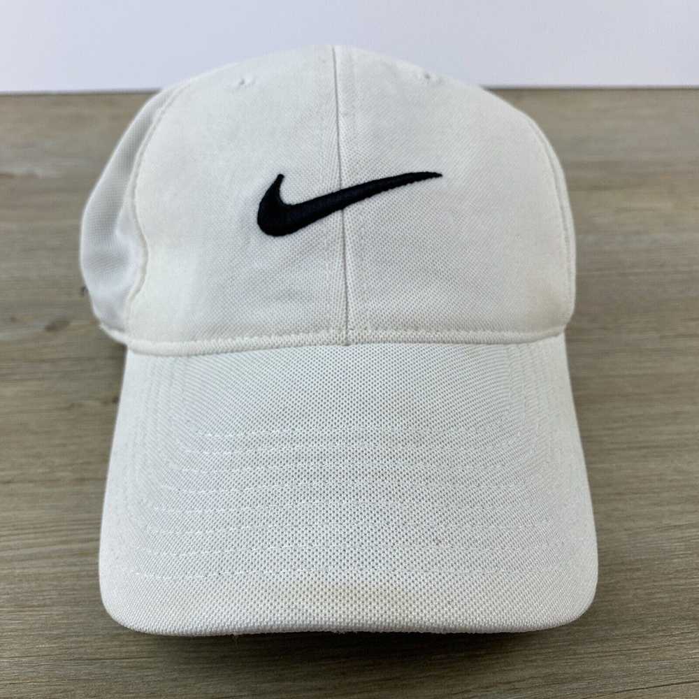 Nike Nike White Hat Flex Fit Athletic One Size Fi… - image 1