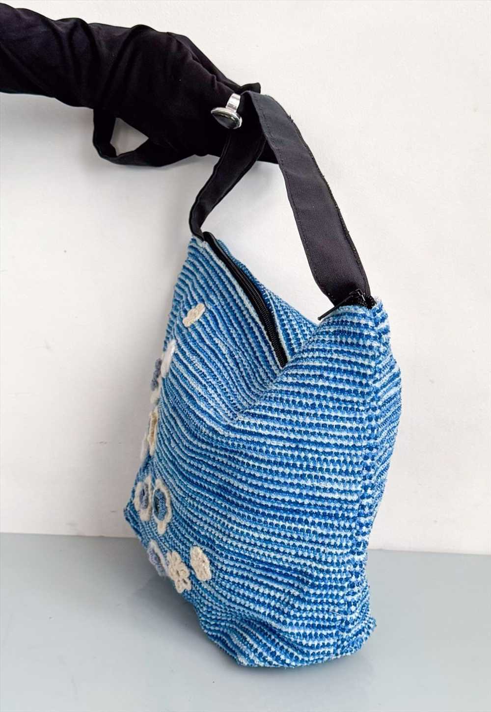 Vintage Y2K cute floral knit bag in blue tones & … - image 2