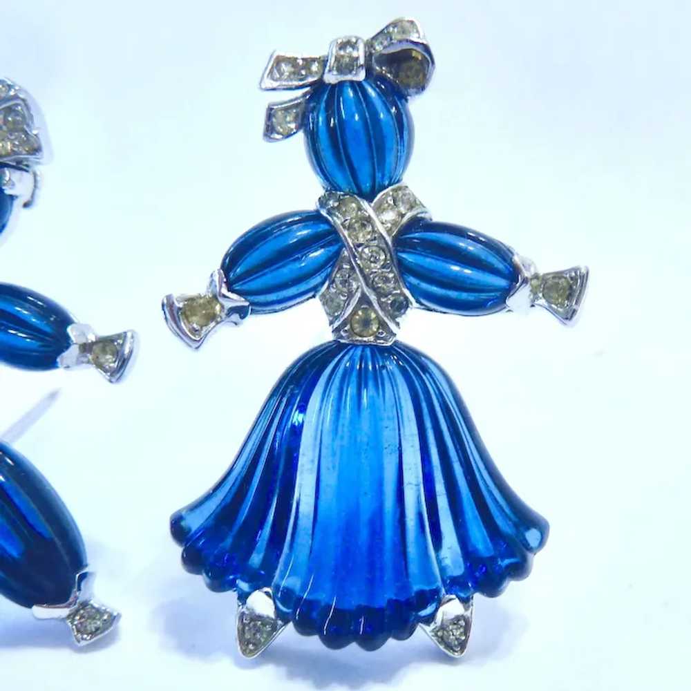 Crown Trifari 1949 Blue Molded Glass 'Pom Pom and… - image 7