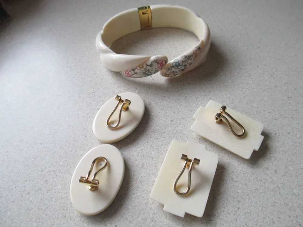 Vintage Acrylic Set Bracelet/2 Pairs of Clip Earr… - image 10