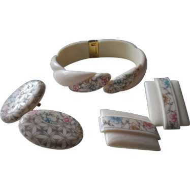 Vintage Acrylic Set Bracelet/2 Pairs of Clip Earr… - image 1