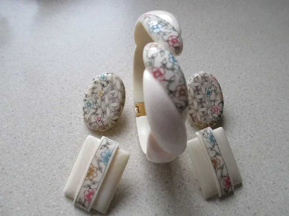 Vintage Acrylic Set Bracelet/2 Pairs of Clip Earr… - image 4