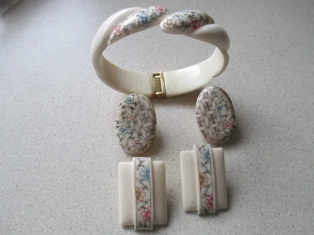 Vintage Acrylic Set Bracelet/2 Pairs of Clip Earr… - image 6