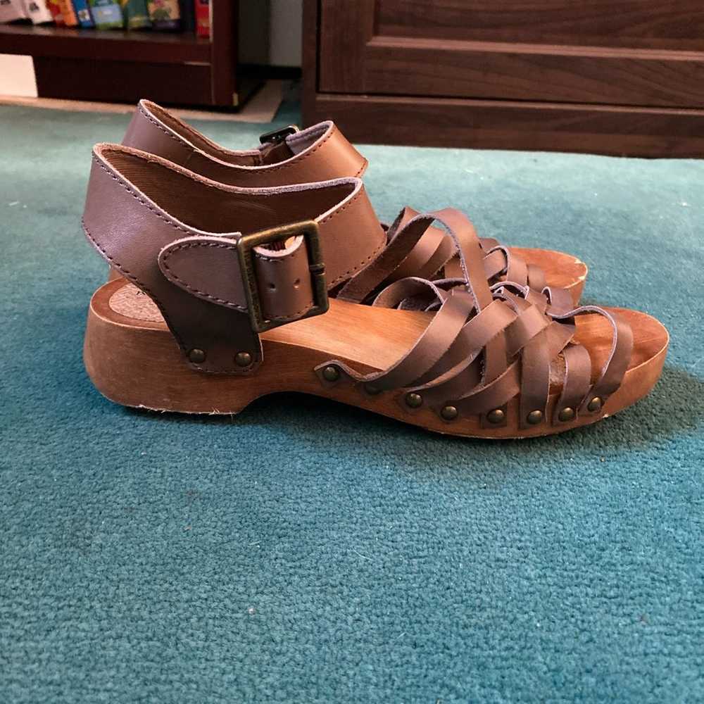 Kelsi dagger wooden sandals - image 4