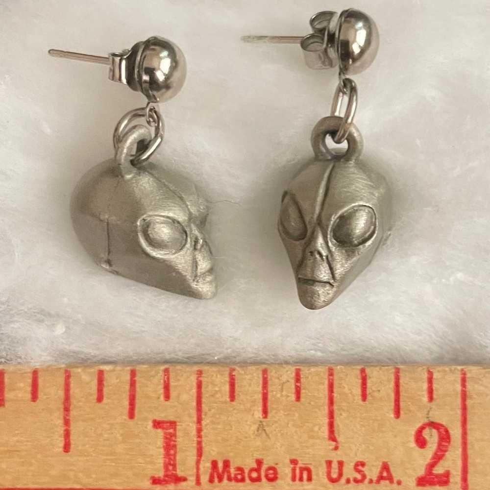 Pewter Alien Novelty Earrings - image 5