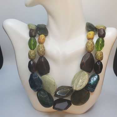 Green vintage costume necklace - image 1