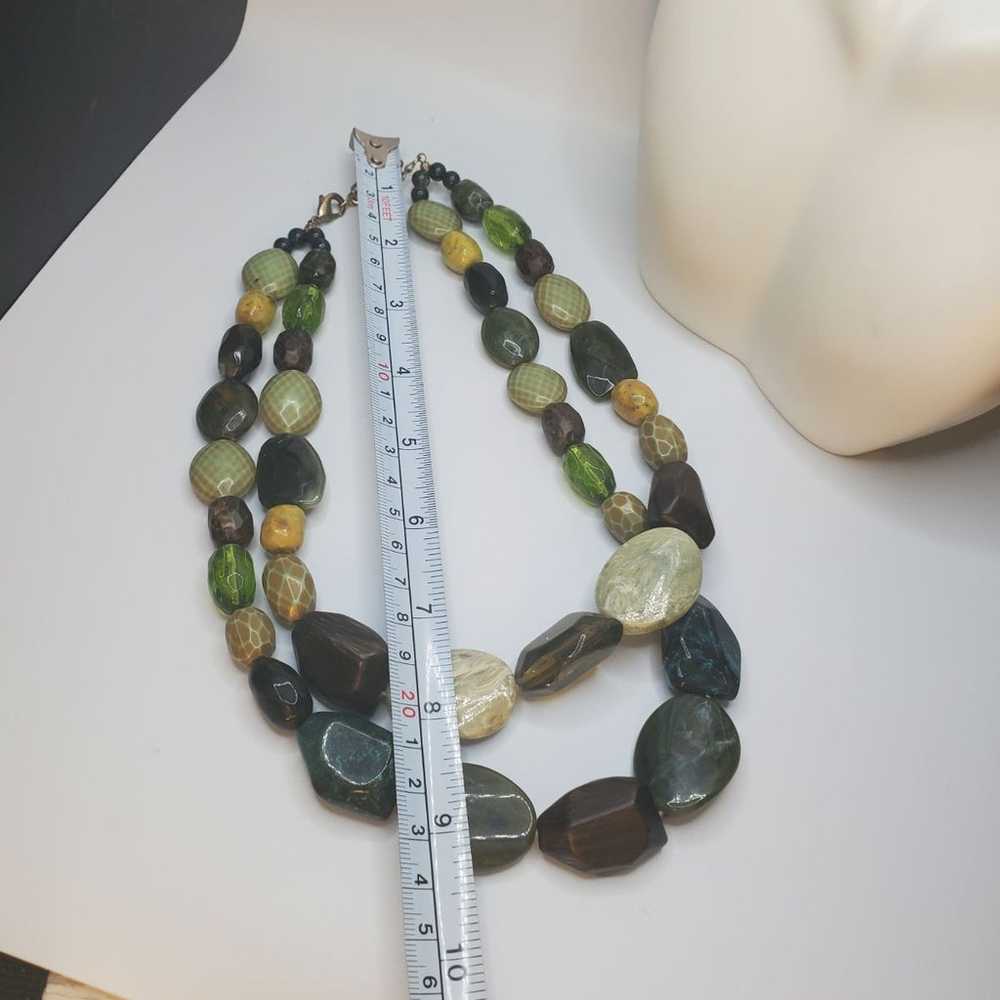 Green vintage costume necklace - image 6