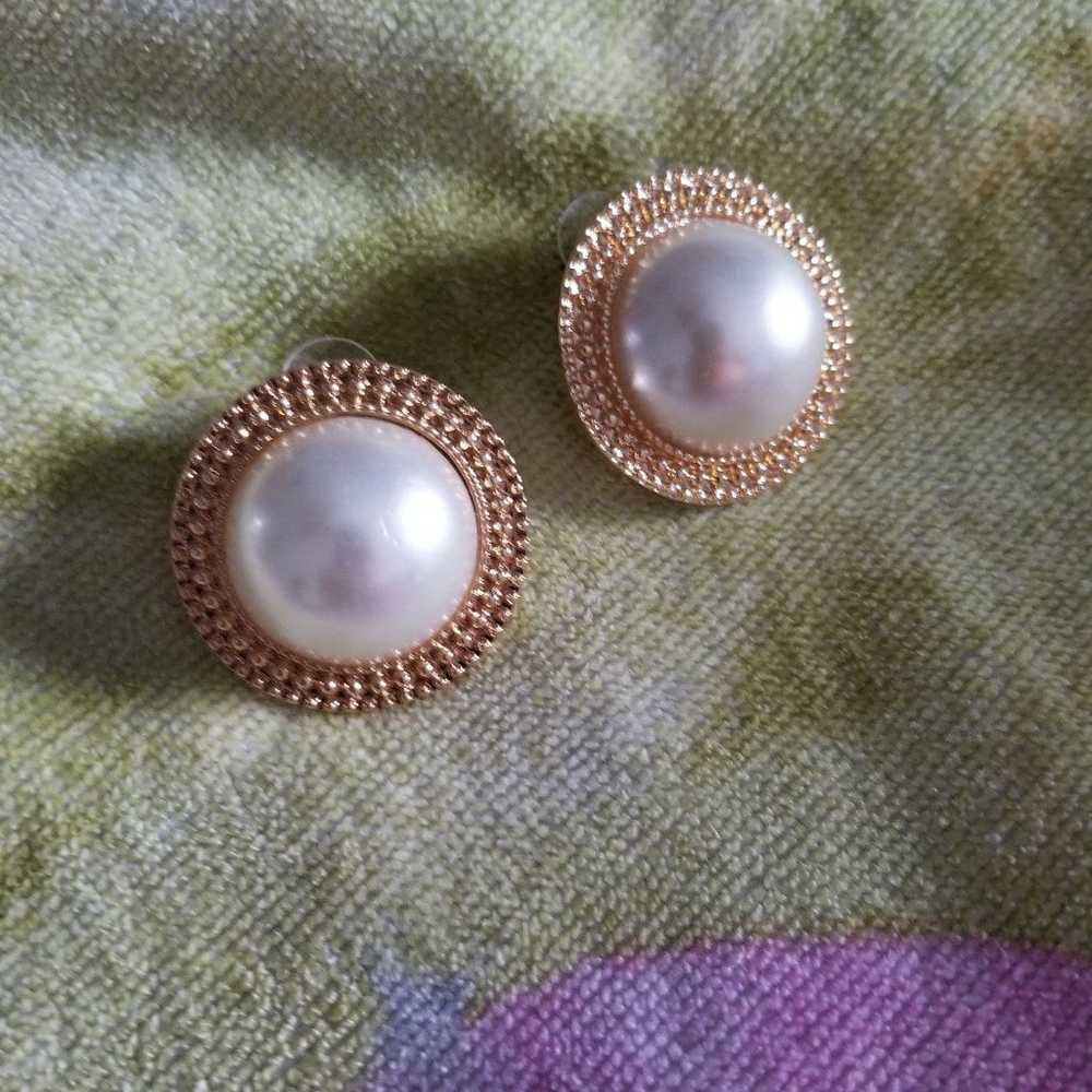 Large 80s style Pearl stud earrings - image 1