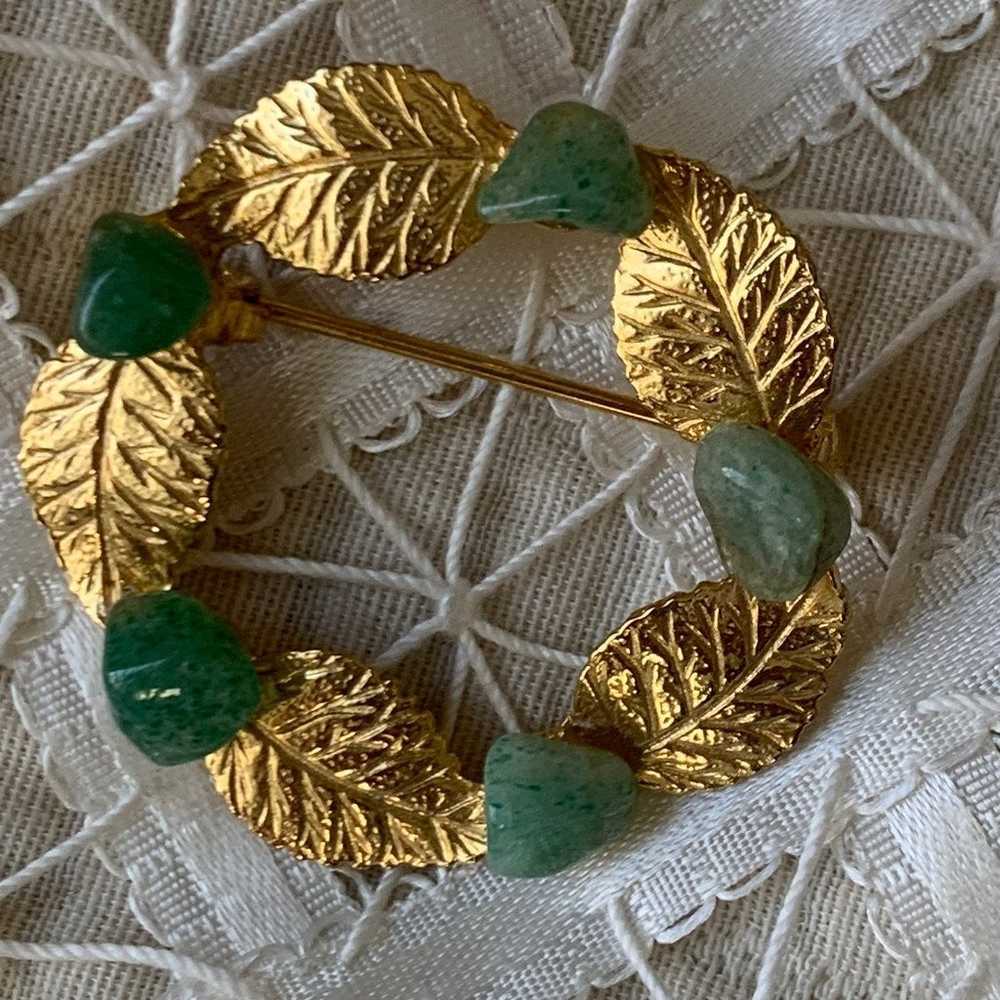 Vintage Aventurine and Yellow Gold Leaves Brooch - image 1