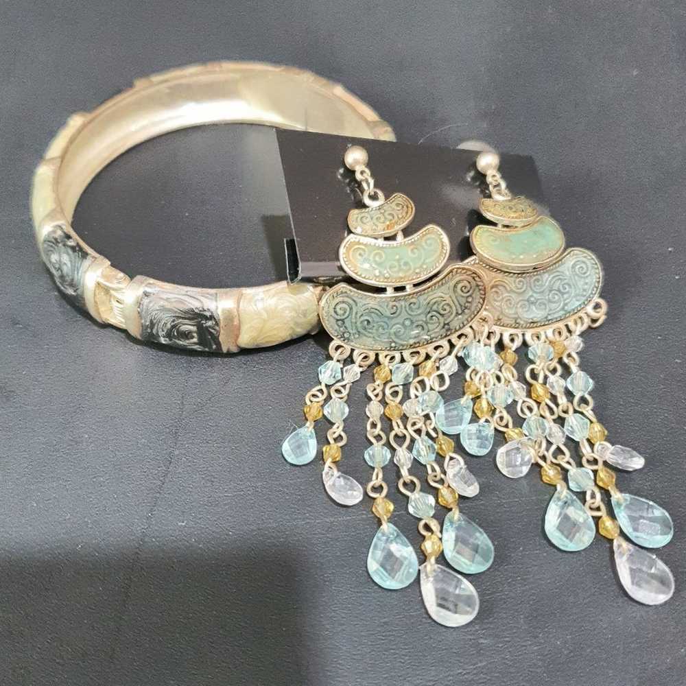 Vintage Lacquered Enamel Bangle and Earring Set - image 2